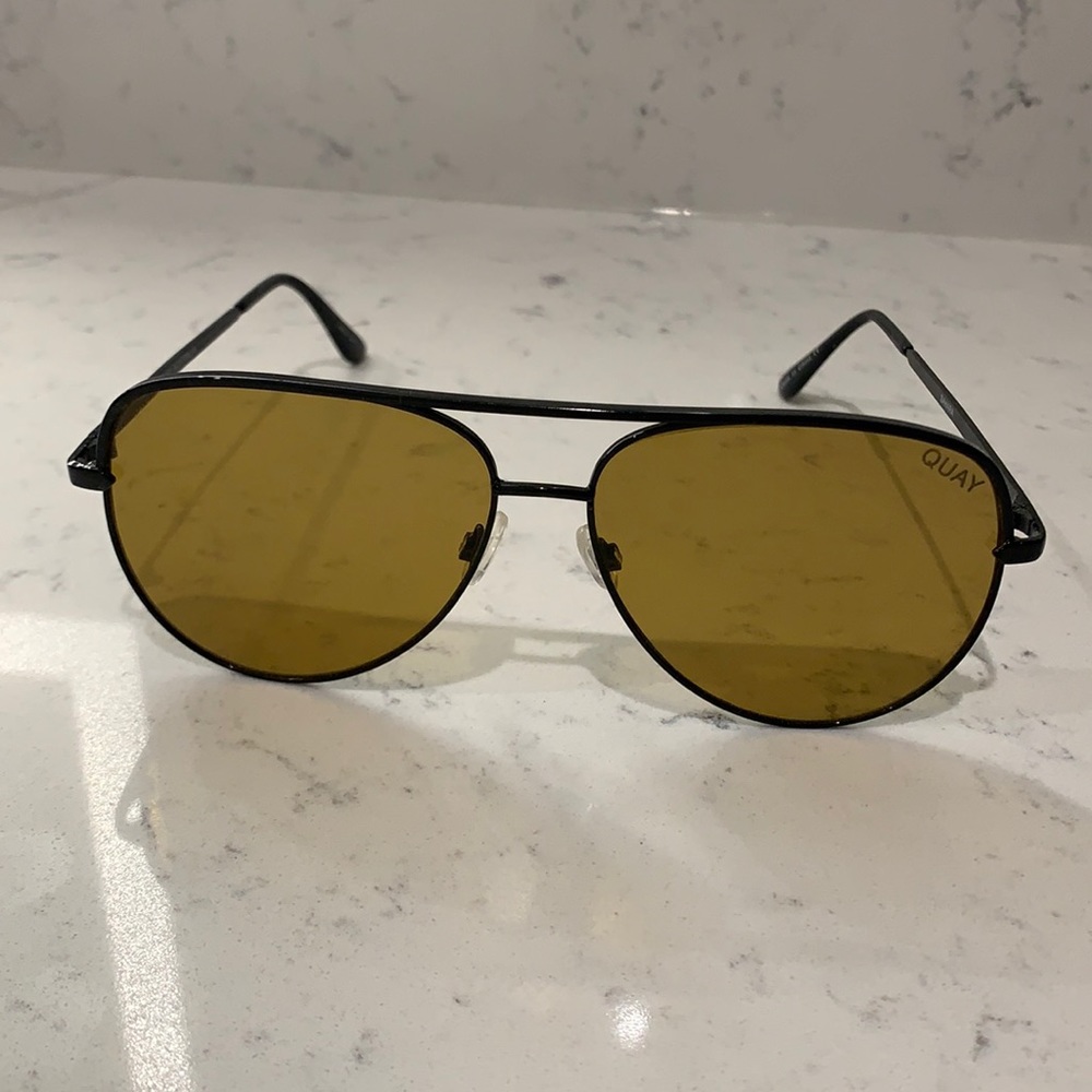 Quay X Desi - High Key sunglasses- Olive